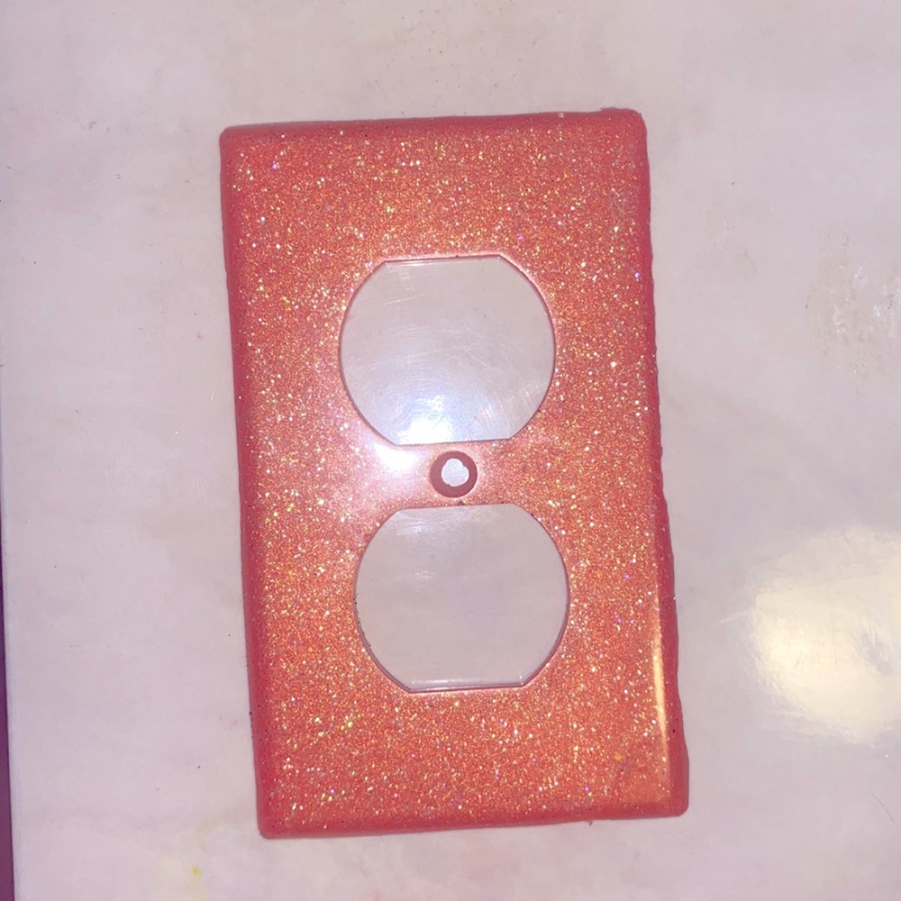NIP Glittery Coral pink socket cover! Add a pop of color & sparkle to your plug